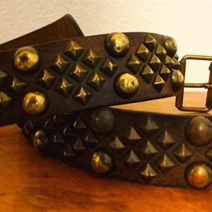 Jo No Fui Studded Leather Belt